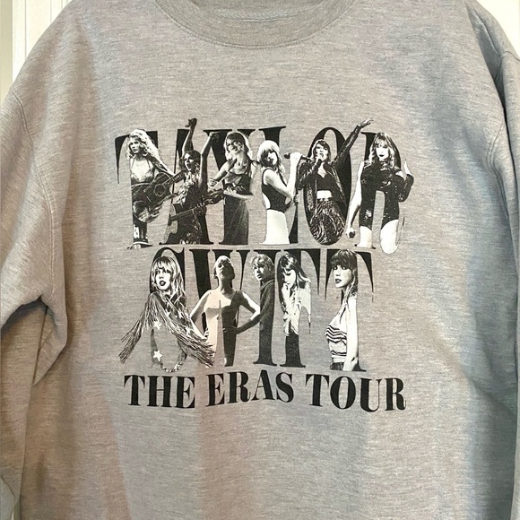 TAYLOR SWIFT 2023 ERAs Tour XL Sweatshirt. Looks new.Mostly Cotton.Date & Cities - Picture 2 of 12